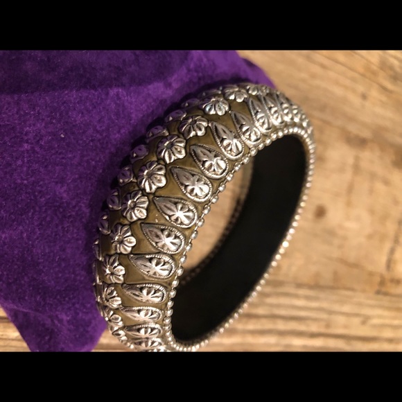 Gorgeous bangle - metal and fabric - Picture 4 of 8